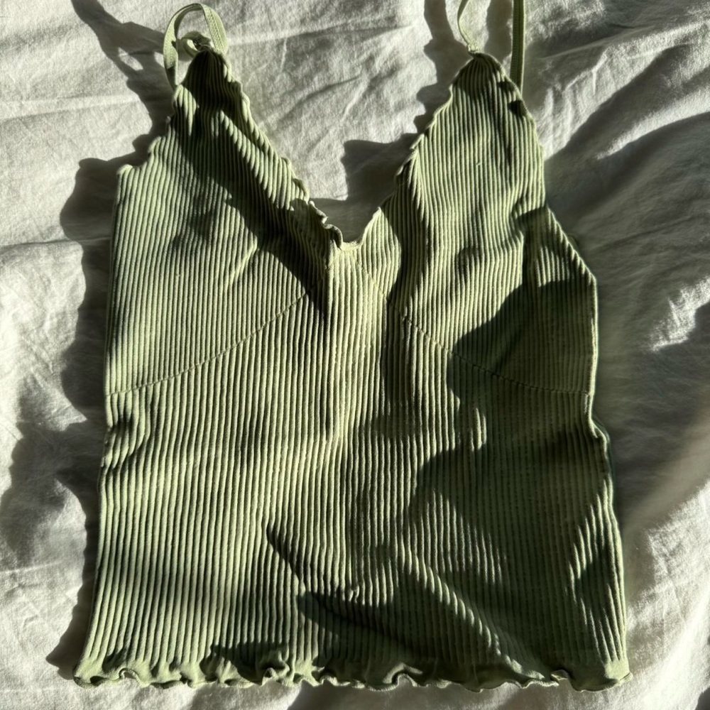 Green sleeveless camisole with ribbed texture and scoop neck